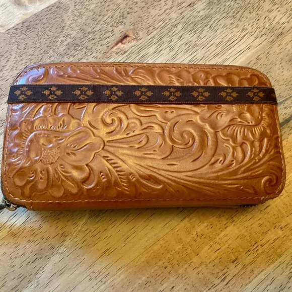 Patricia Nash Tan Embossed Floral Wallet - Picture 1 of 15